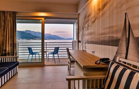 Carine Hotel Delfin slide 4