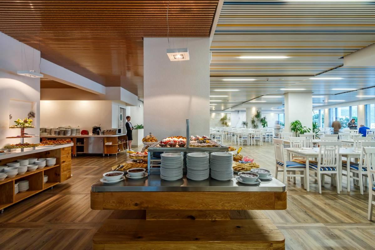 Carine Hotel Delfin slide 5