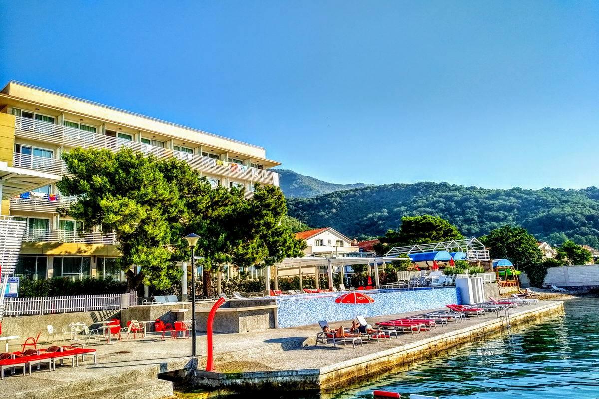 Carine Hotel Delfin slide 2