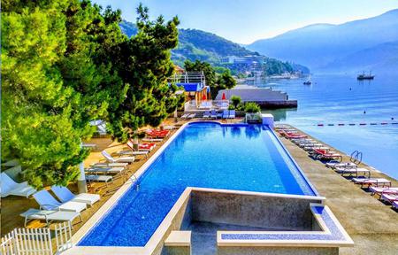 Carine Hotel Delfin slide 1