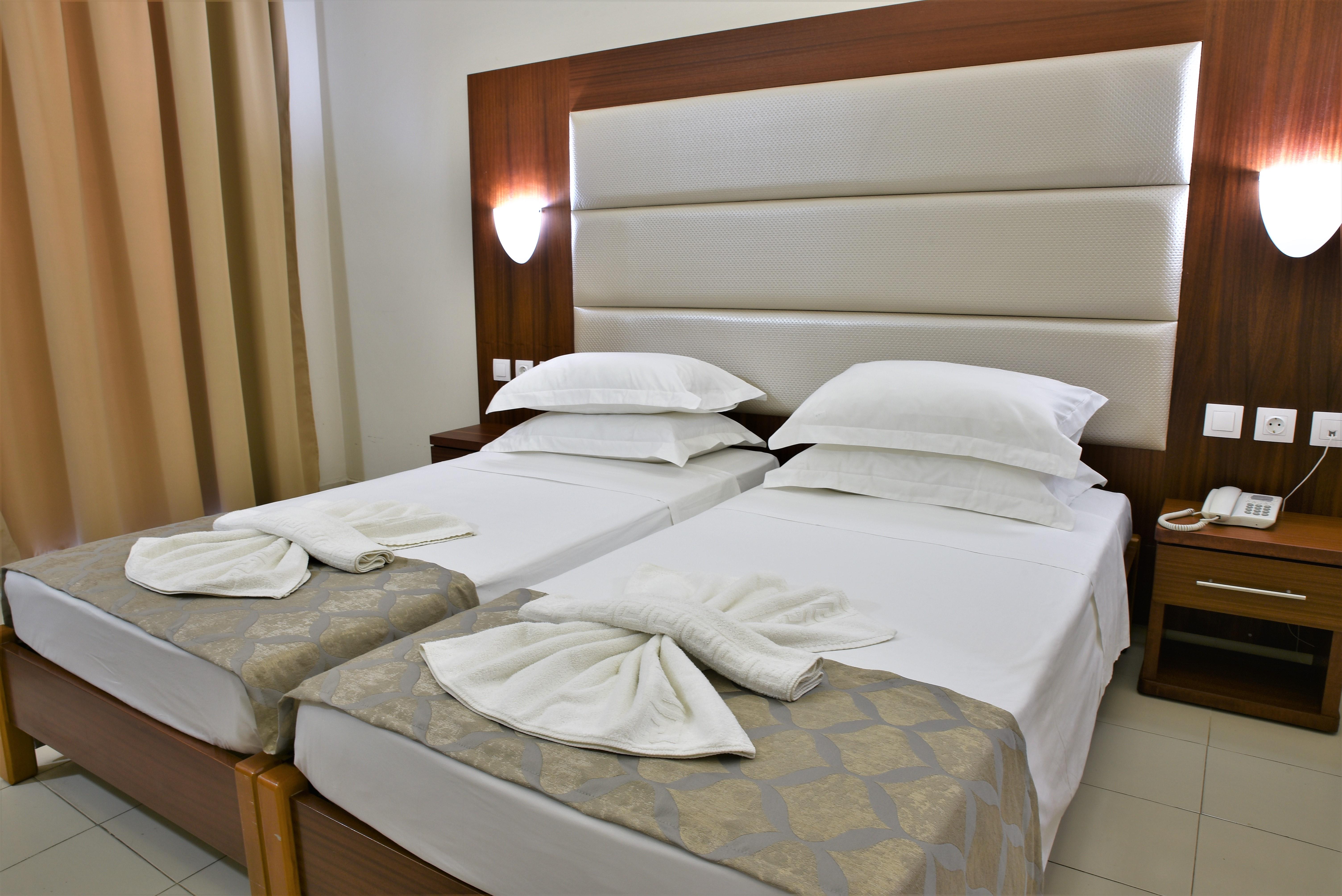 Hotel Marathon slide 2