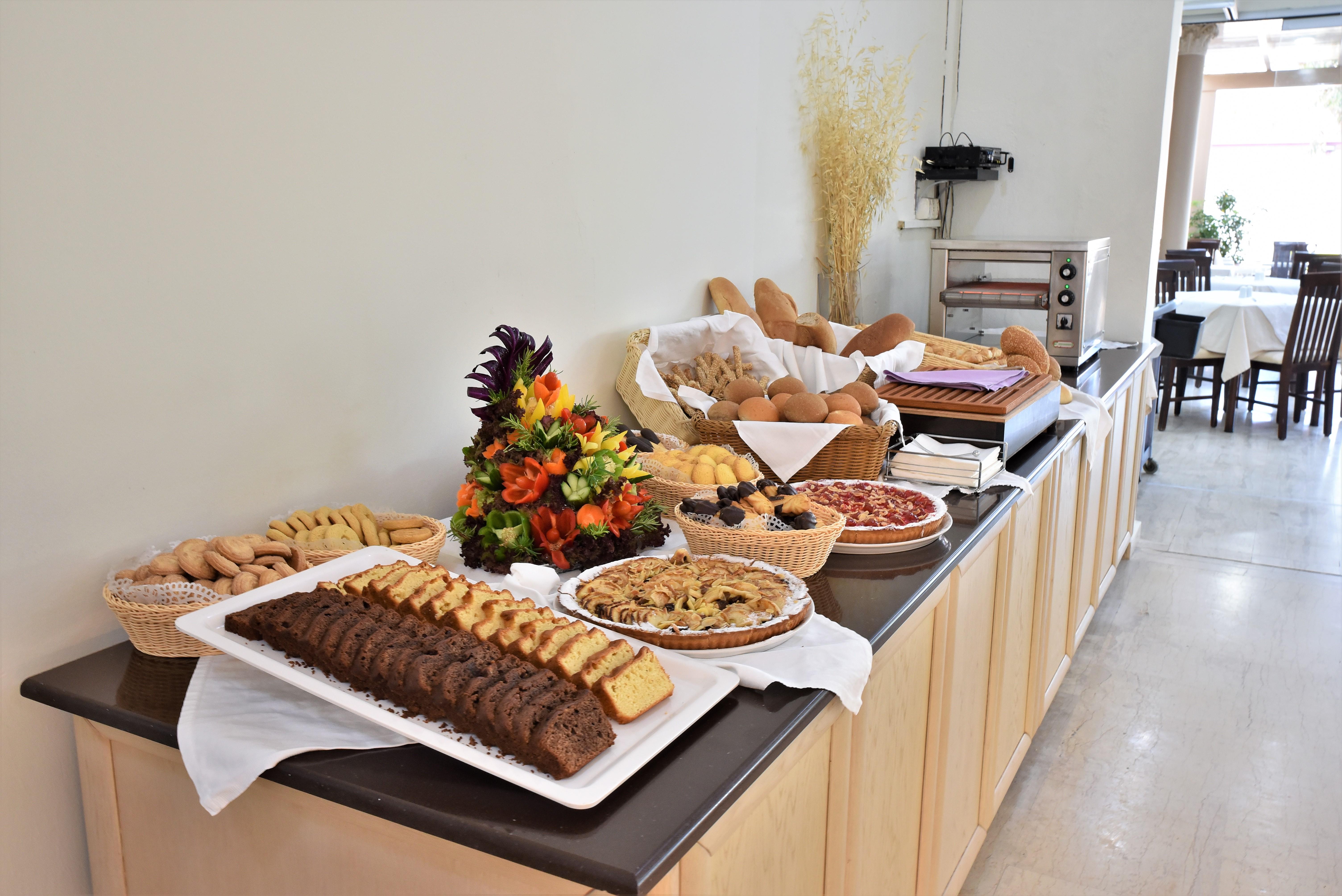 Hotel Marathon slide 4