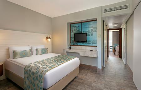 Hotel Titanic Deluxe Lara slide 3