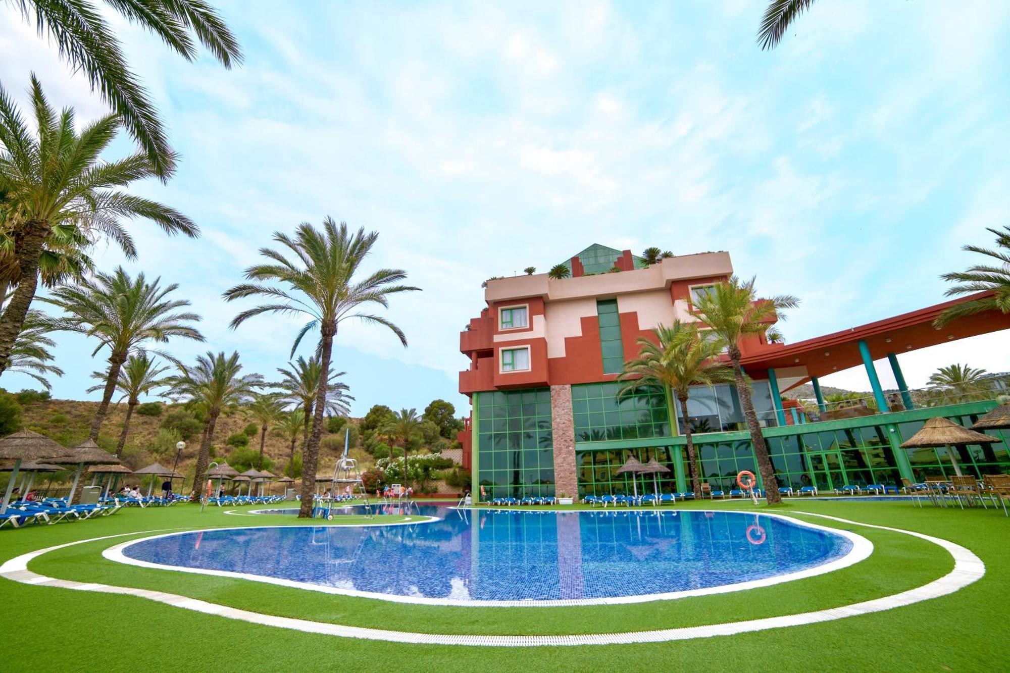 Holiday World Riwo Hotel slide 5