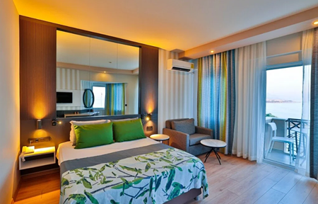 Hotel Eos Beach Resort slide 3