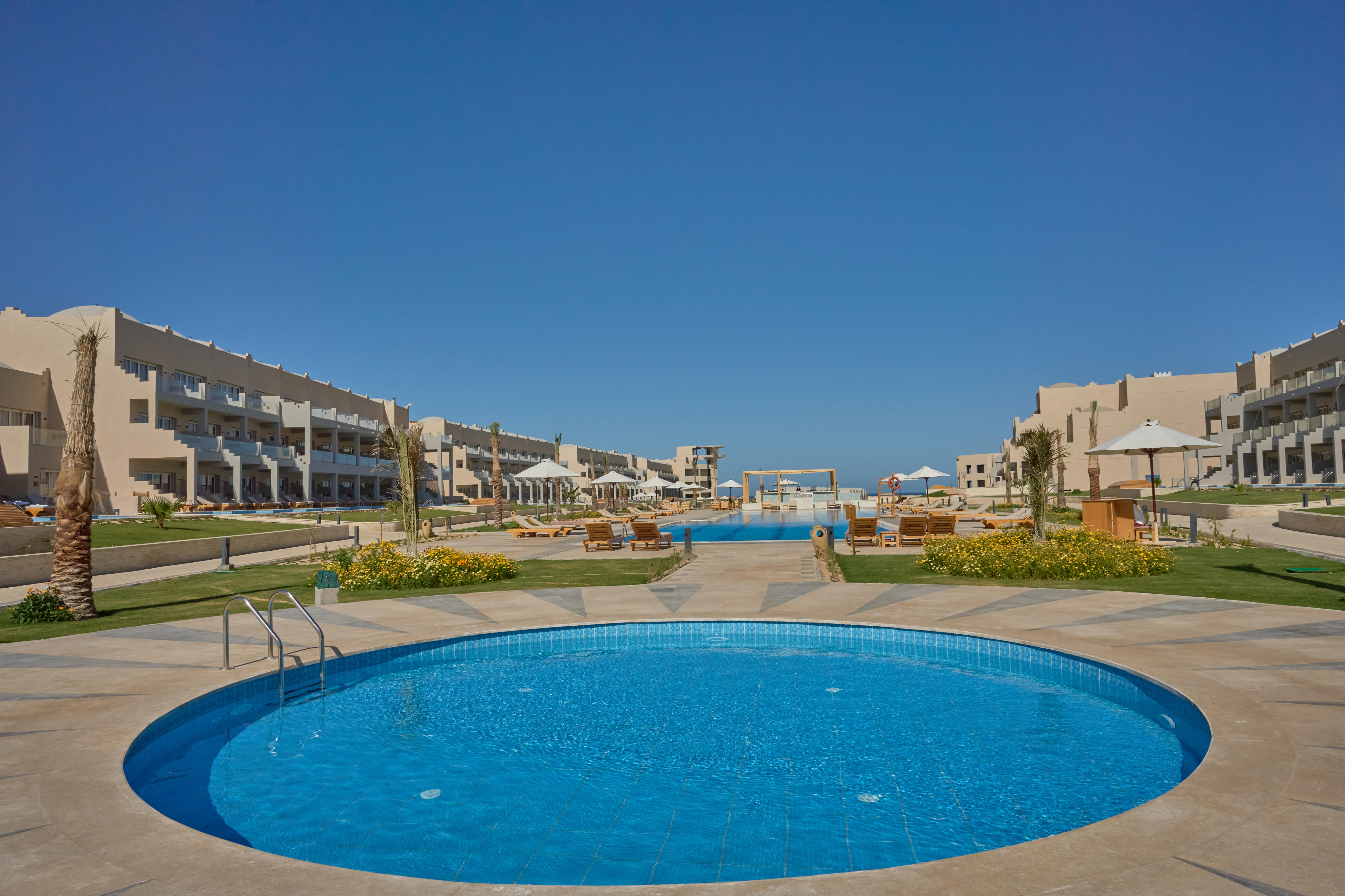 Hotel Diamond Beach by Pearl Resorts slide 2