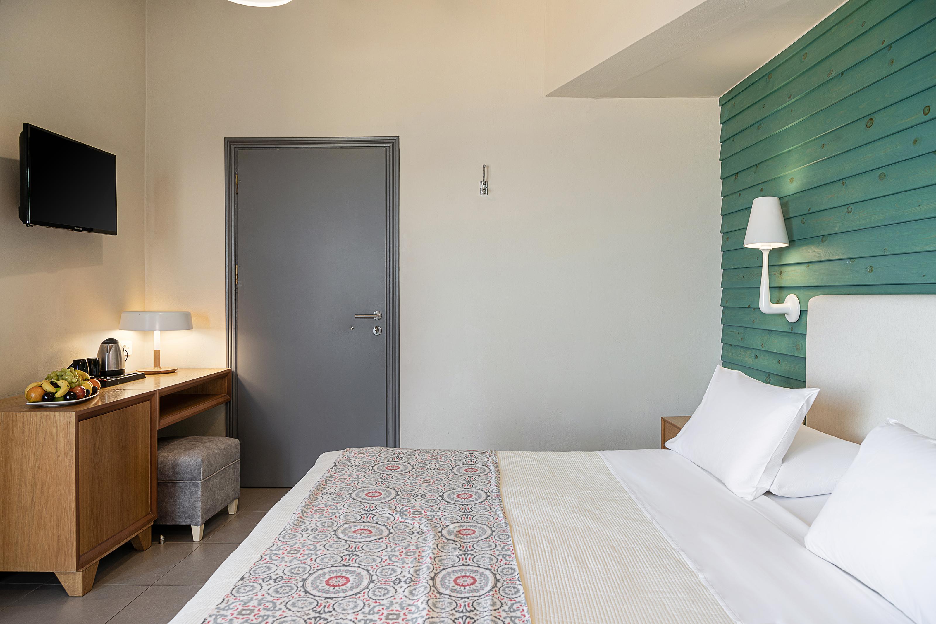 Elia Agia Marina Hotel  slide 2