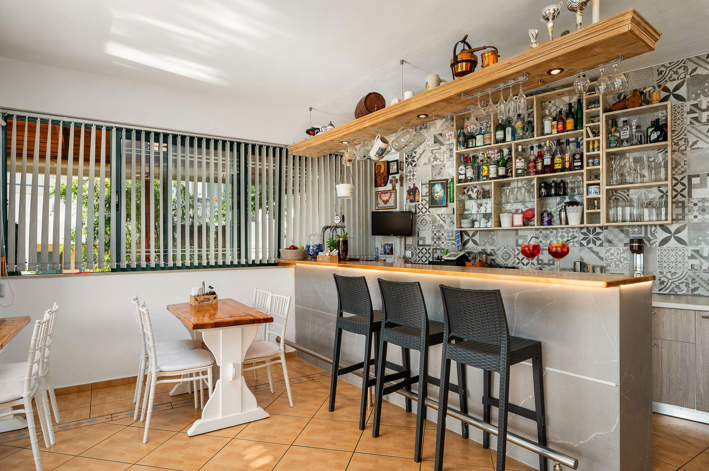 Ariadne Apartments slide 4