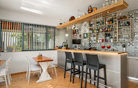 Ariadne Apartments slide 4