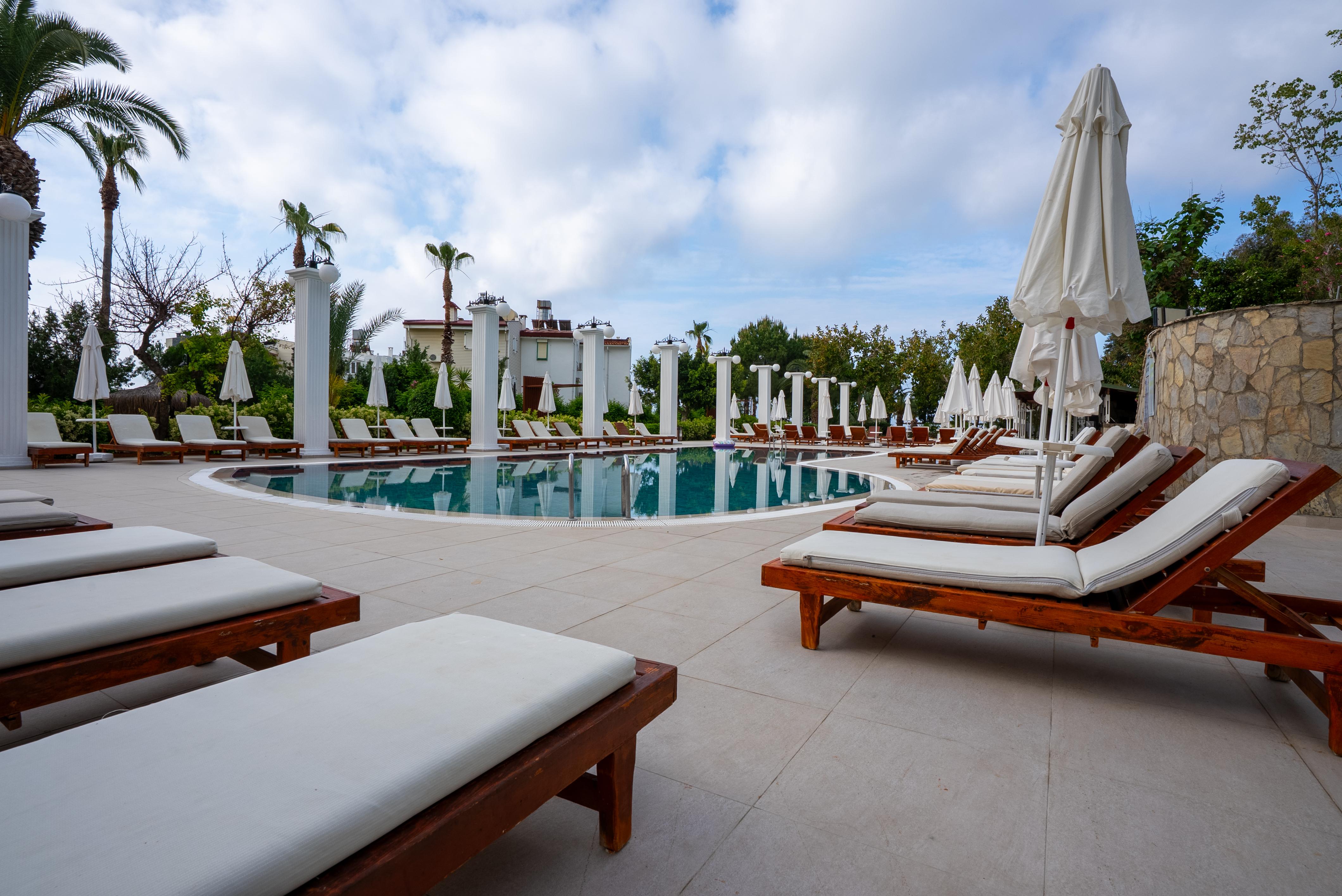 Hotel Club Aqua Plaza slide 2