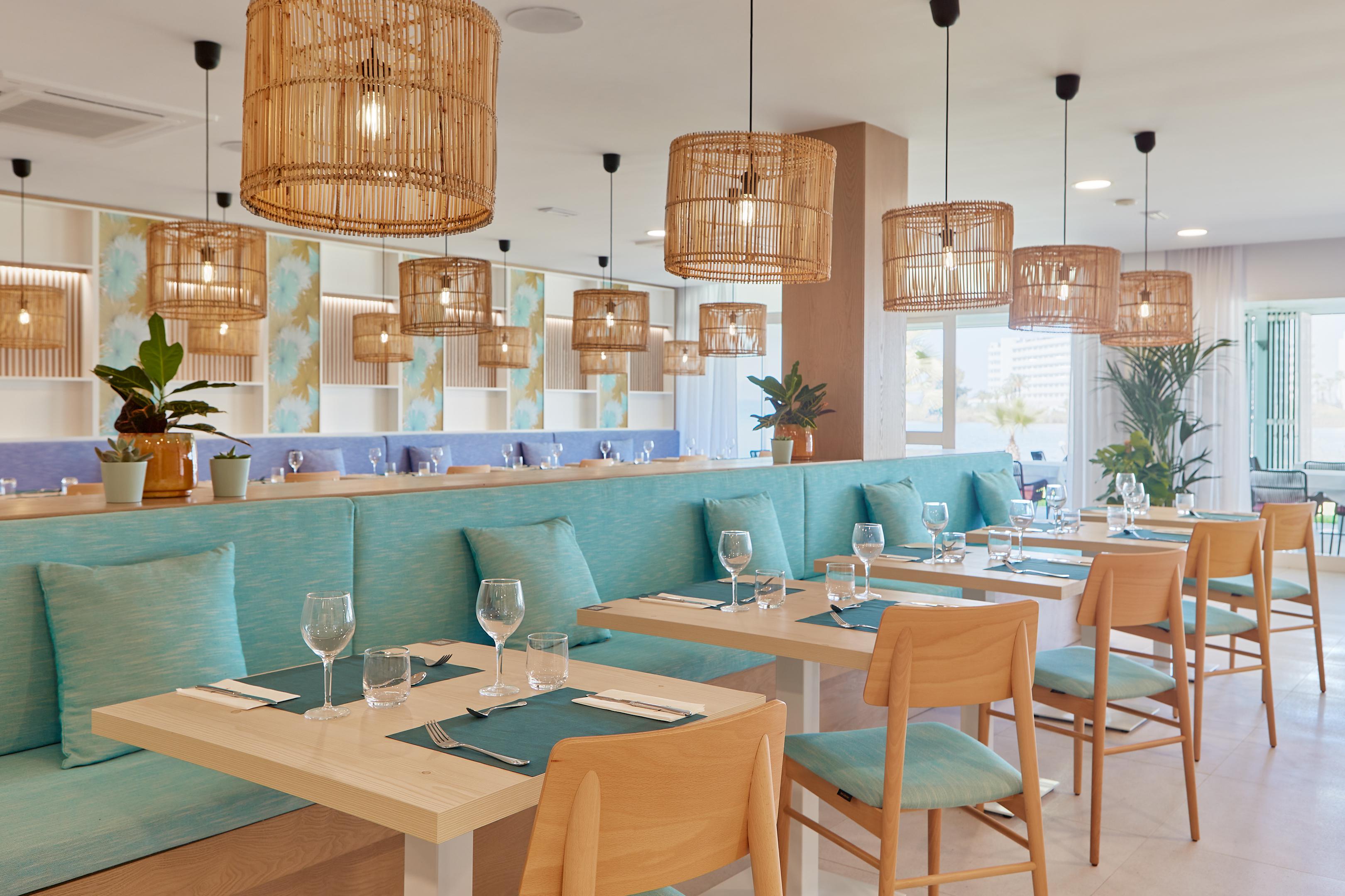 Universal Aparthotel Elisa slide 4