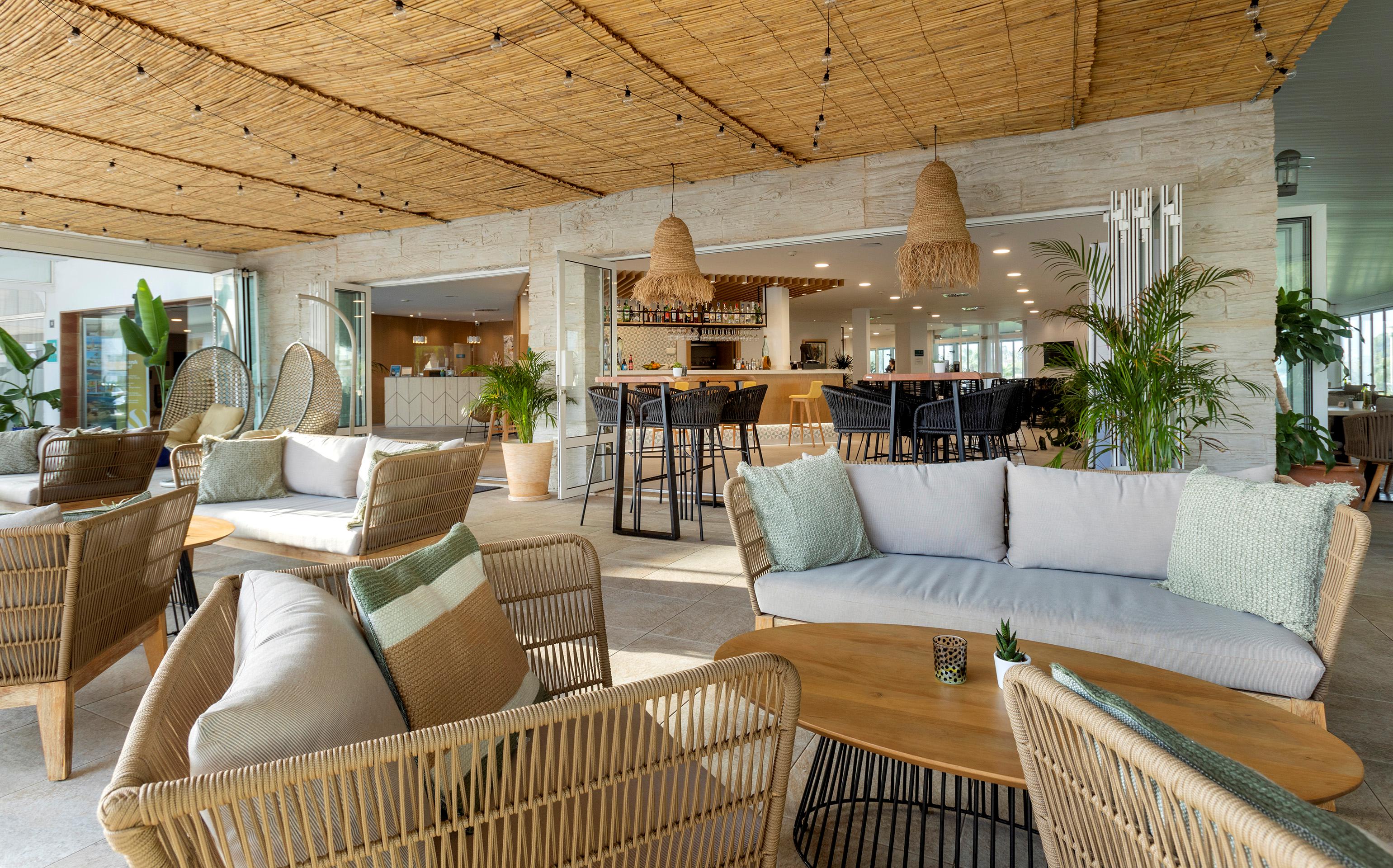 Universal Aparthotel Elisa slide 5