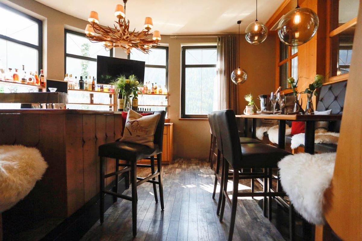 Hotel Beverly Hills slide 5