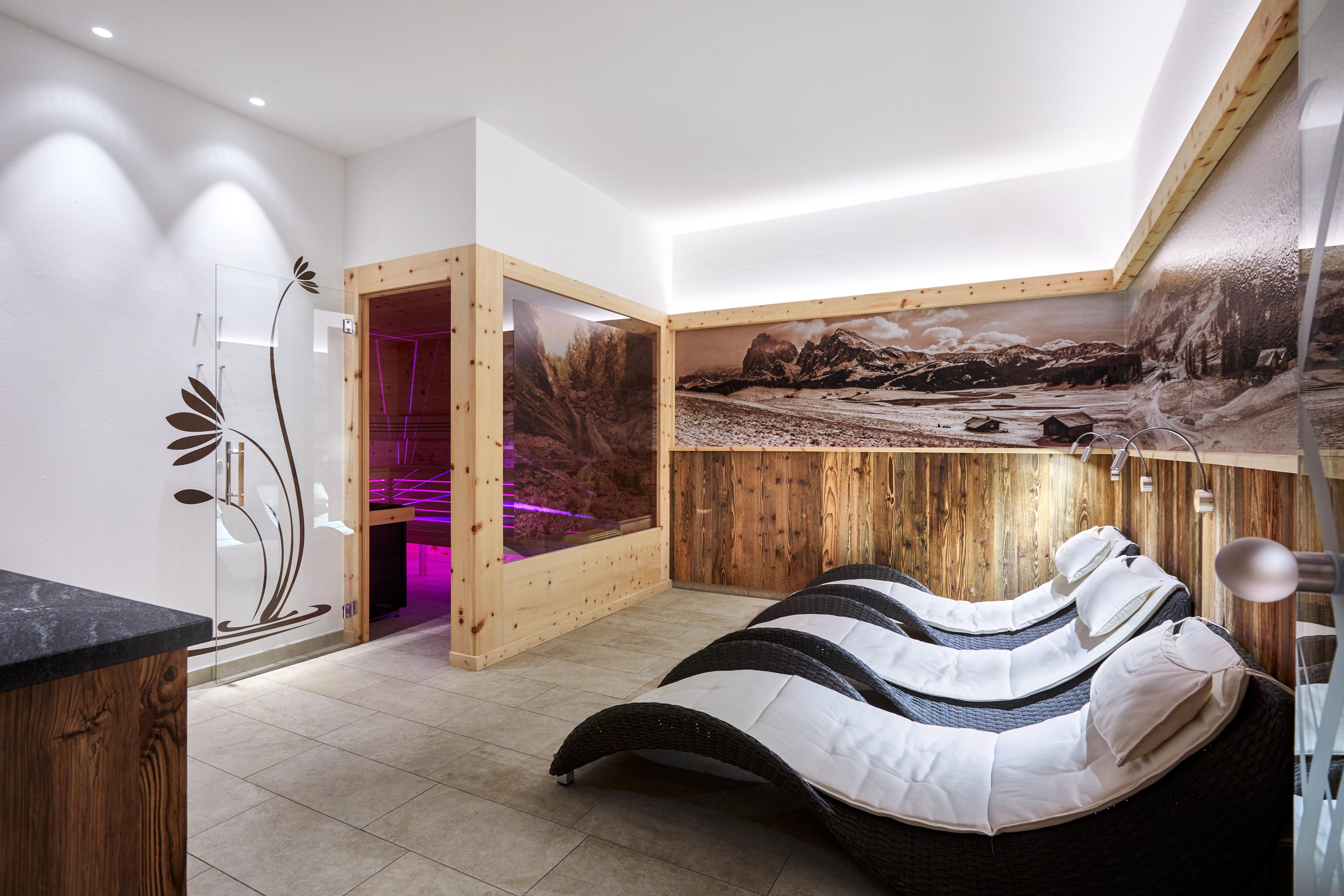 Hotel Garni Savoy slide 4