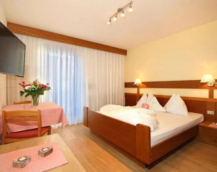 Hotel Garni Savoy slide 3