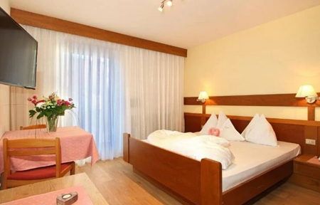 Hotel Garni Savoy slide 3