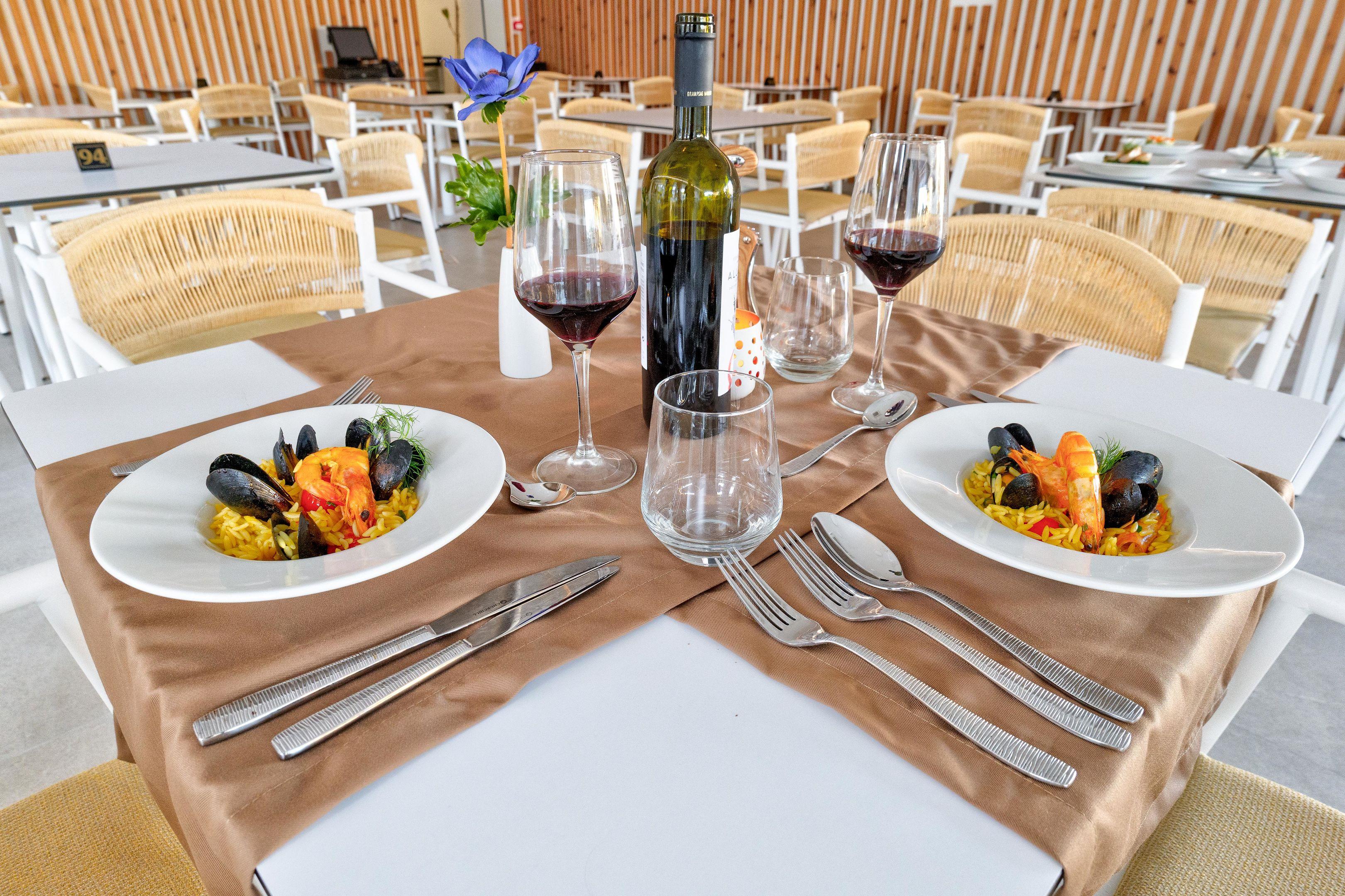 White Olive Elite Laganas slide 4