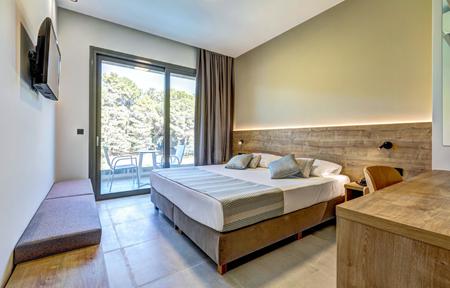 White Olive Elite Laganas slide 3