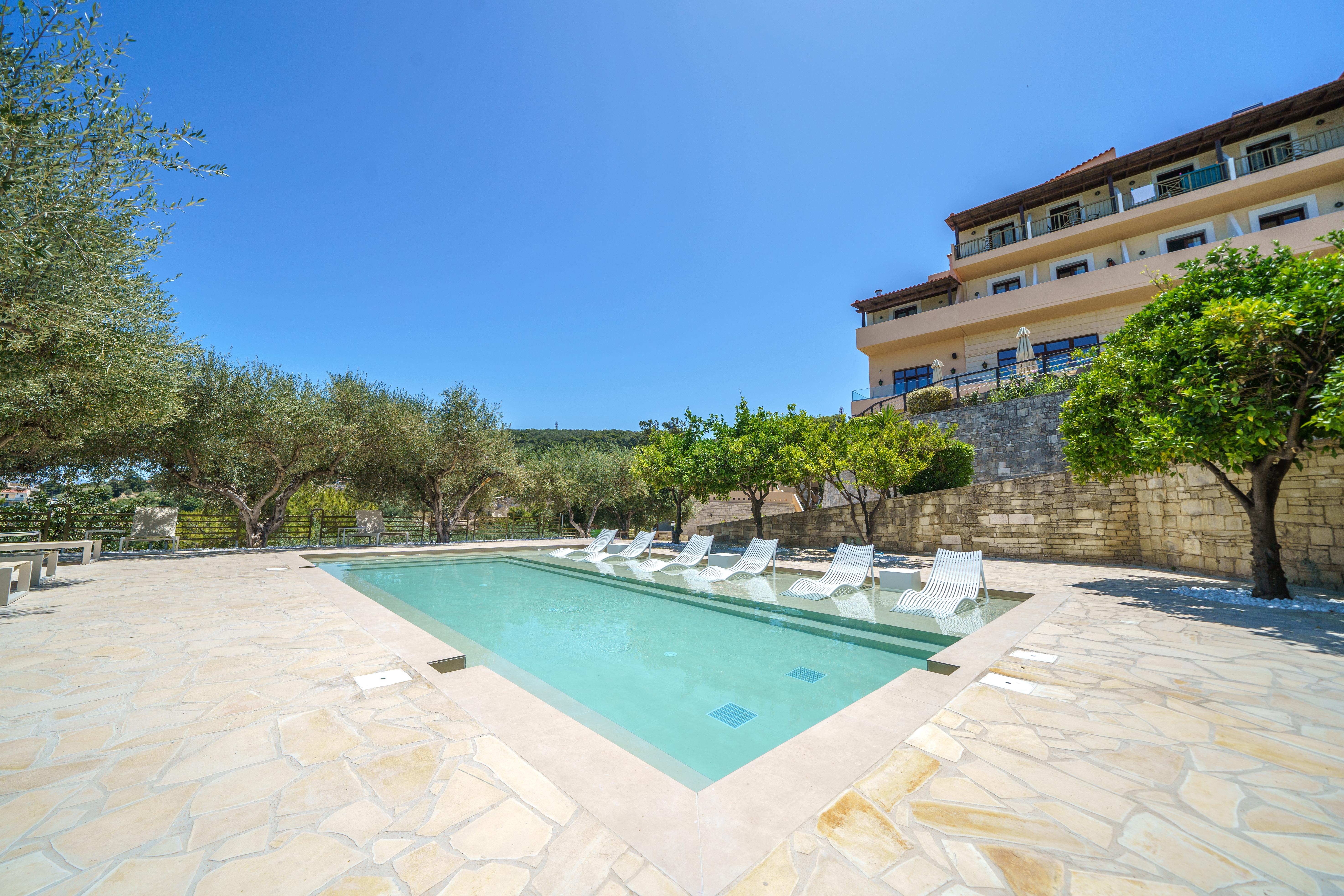 Hotel Forest Park slide 3