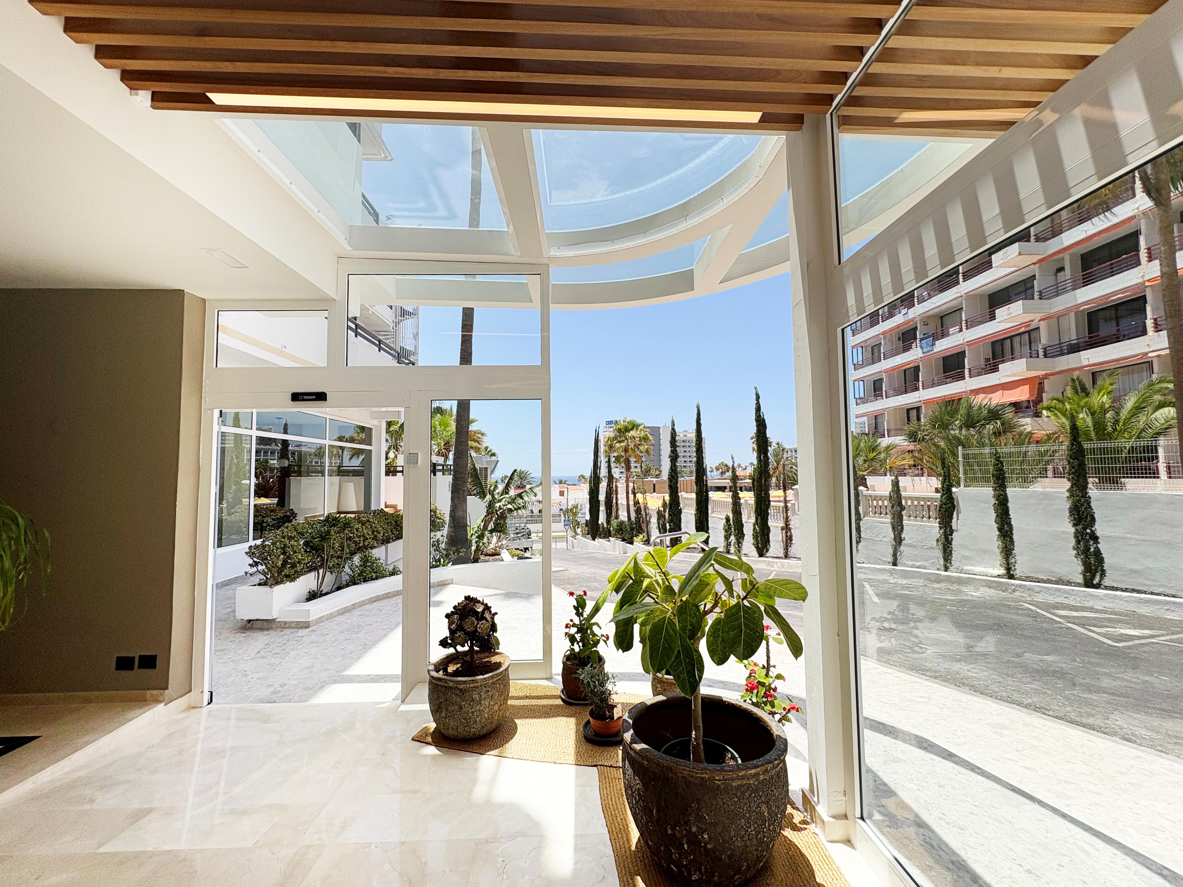 Coral Ocean View - Voksenhotel slide 3