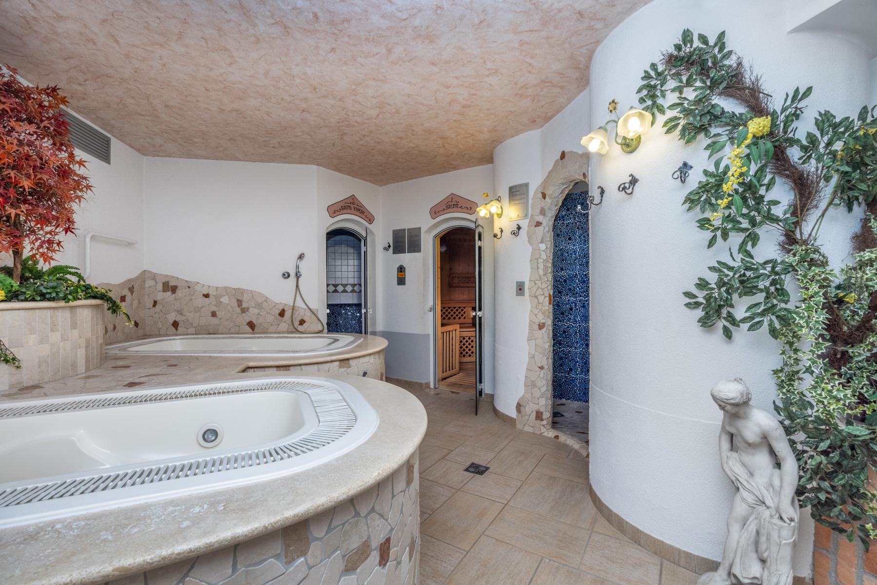 Hotel Garden slide 4