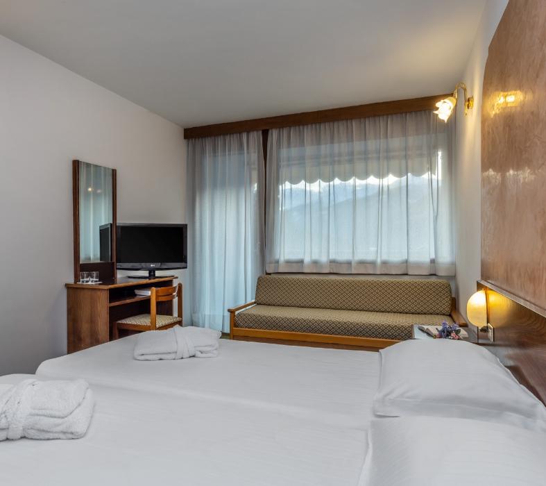 Hotel Garden slide 3