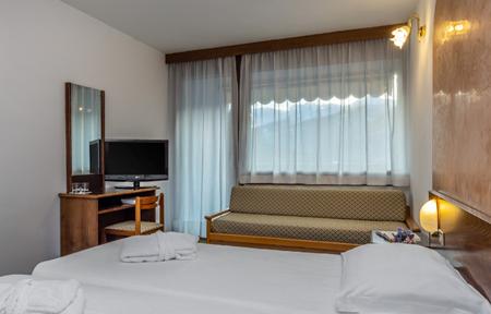 Hotel Garden slide 2