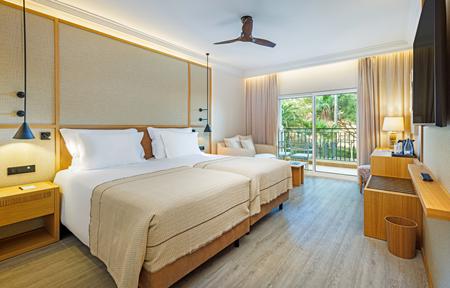 Hotel PortoBay Blue Ocean slide 4