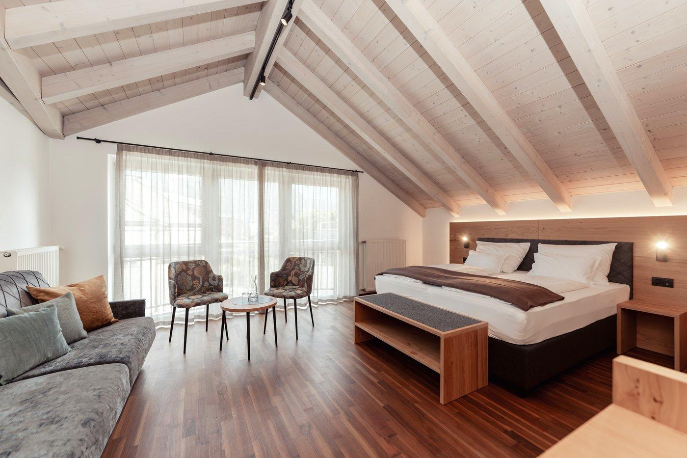 Hotel Blitzburg slide 3