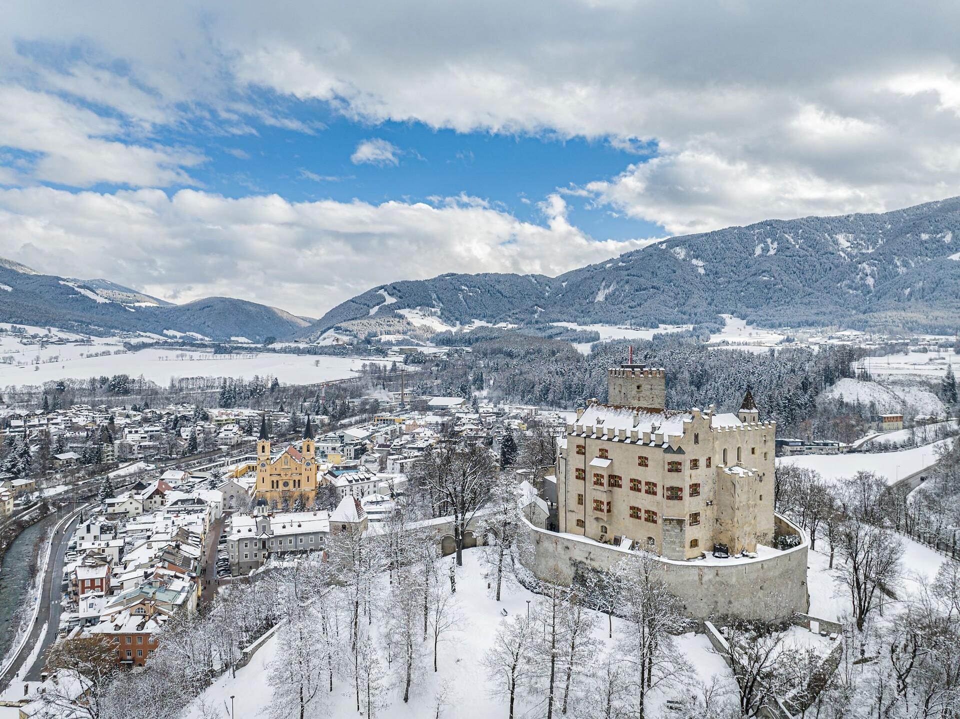 Hotel Blitzburg slide 2