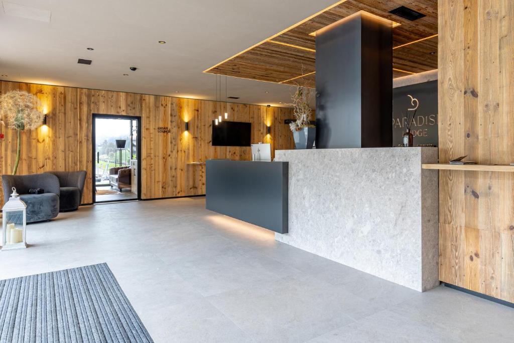 Paradise Lodge slide 5