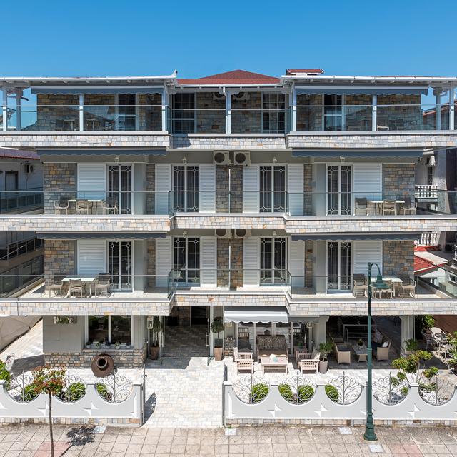 Ouzas Luxury Hotel