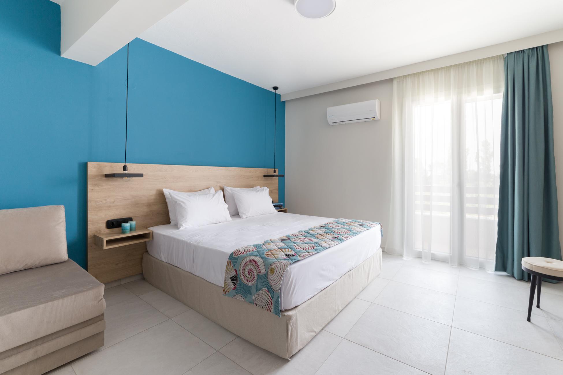 Mythic Summer Hotel slide 4