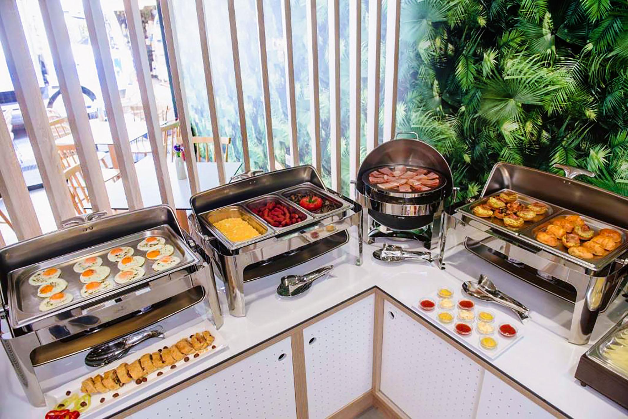 Aqua Beach Front Hotel slide 5