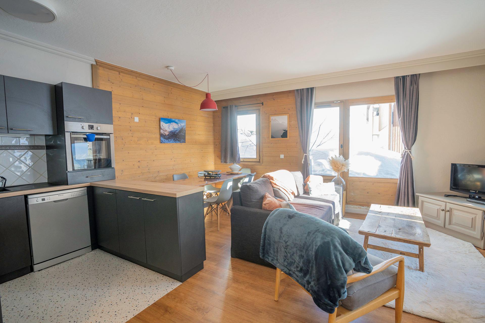 Chalet Alaska slide 4