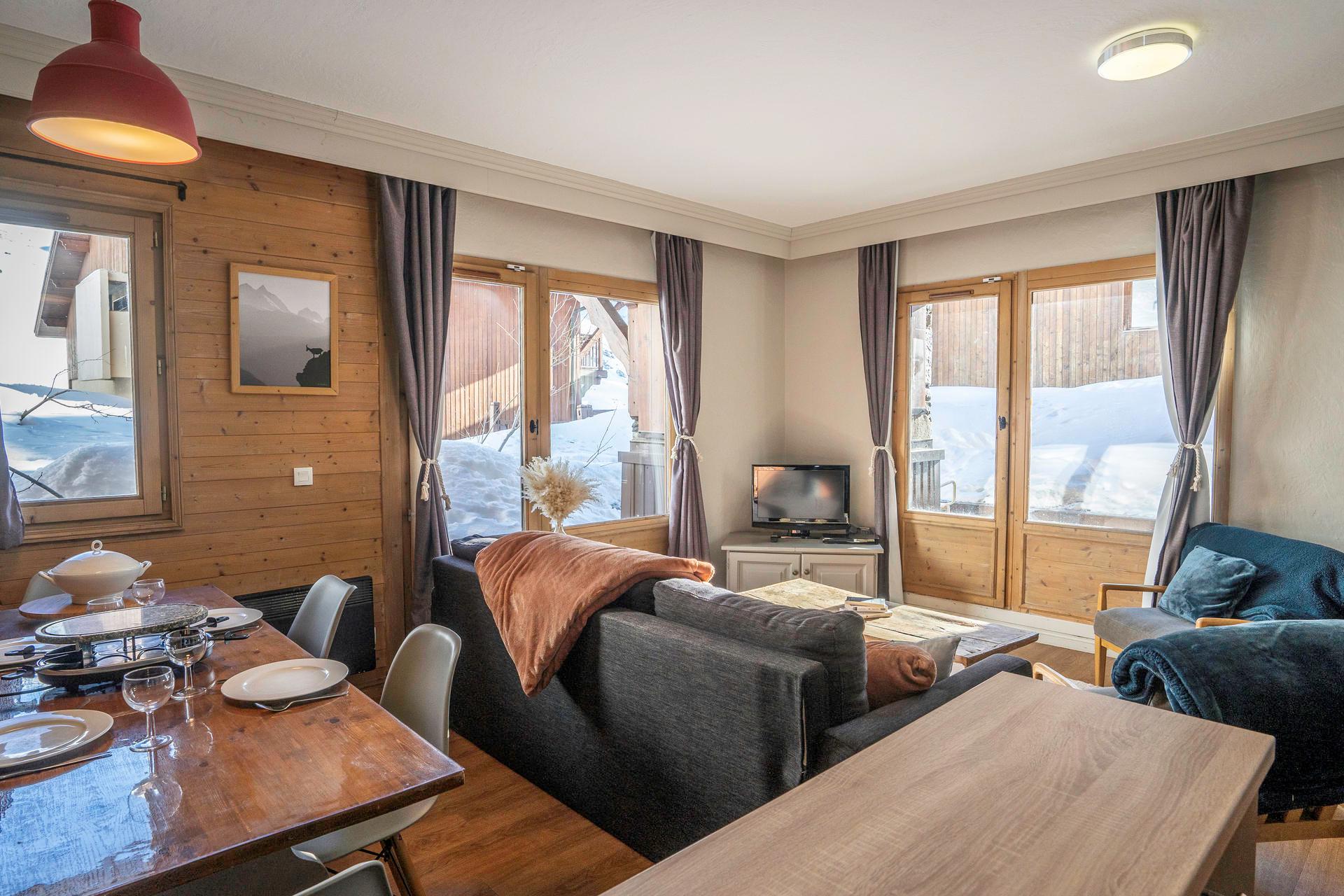 Chalet Alaska slide 3