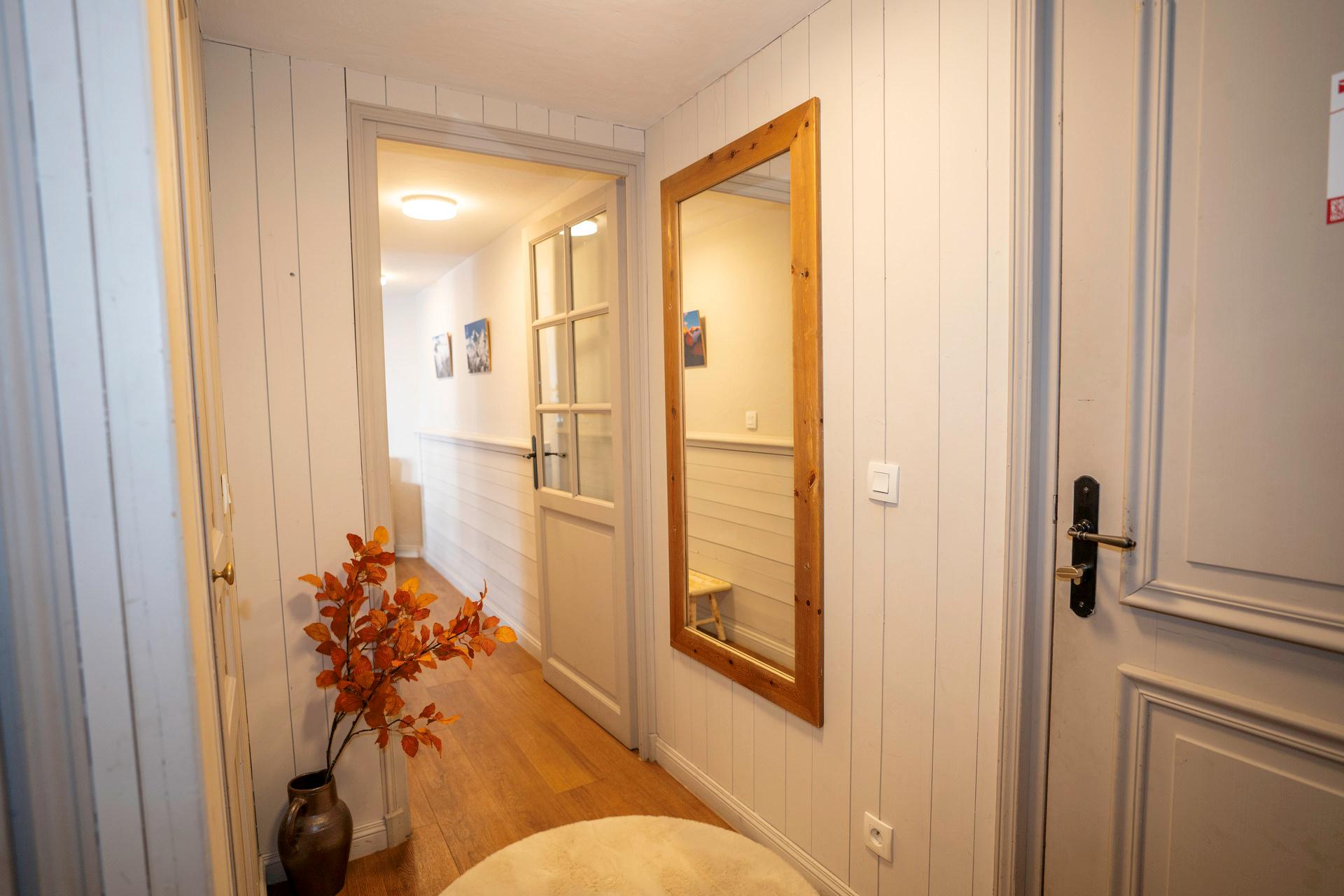 Chalet Alaska slide 5