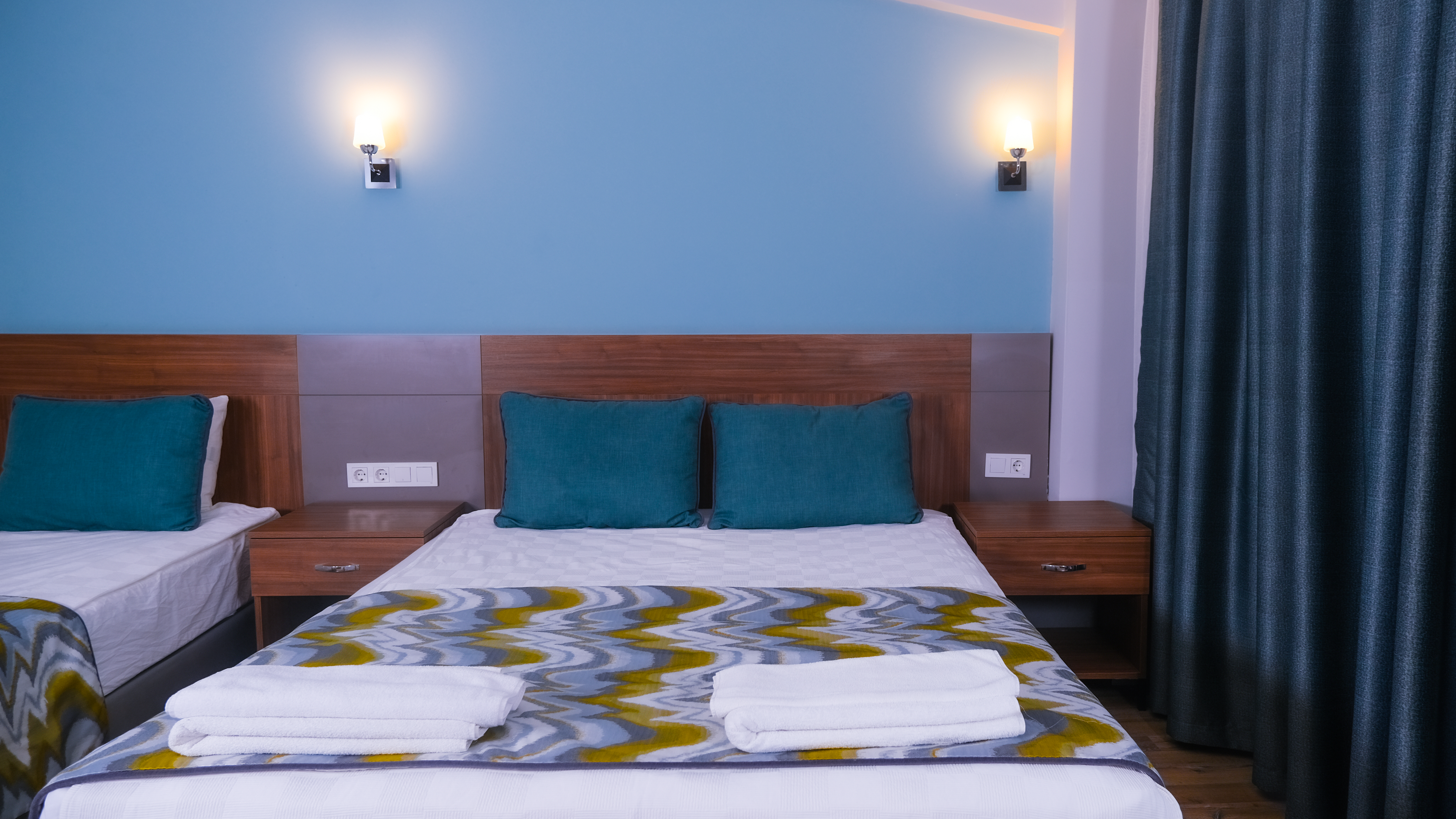 Hotel Side Village Family slide 5