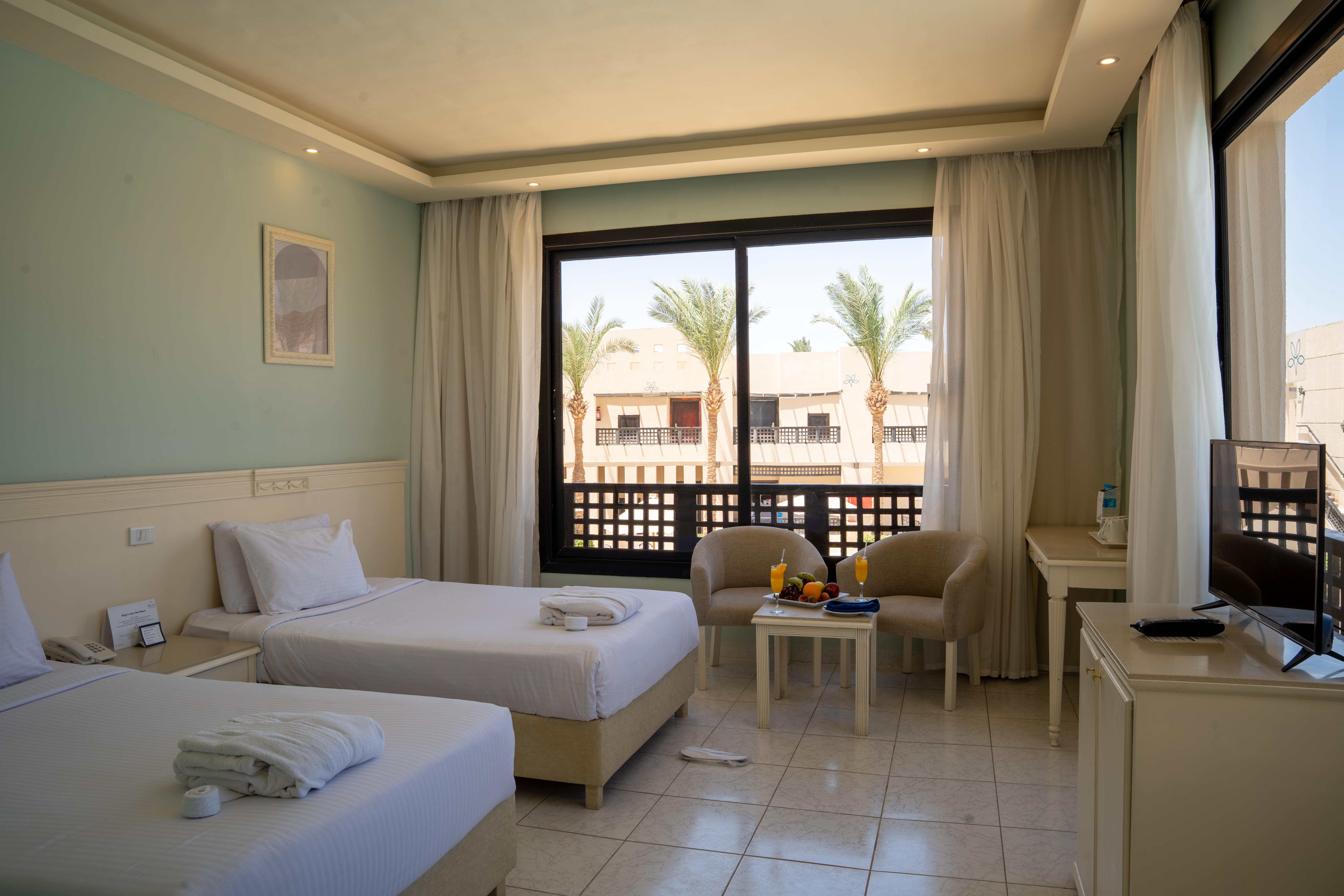 Blend Club Aqua Resort slide 3