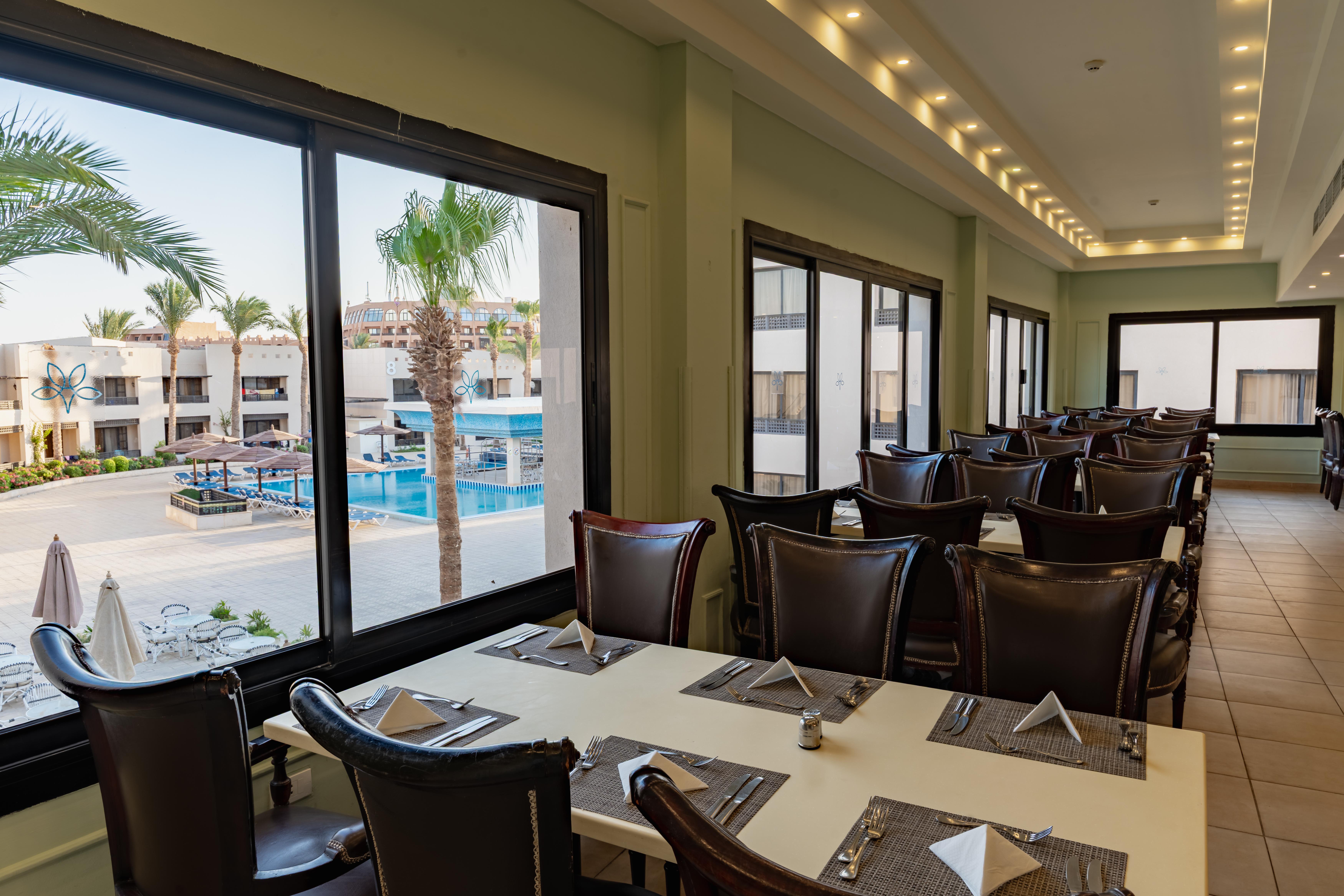 Blend Club Aqua Resort slide 4