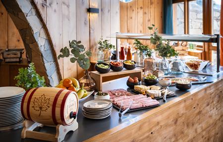 Hotel Au Royal Ours Blanc slide 4