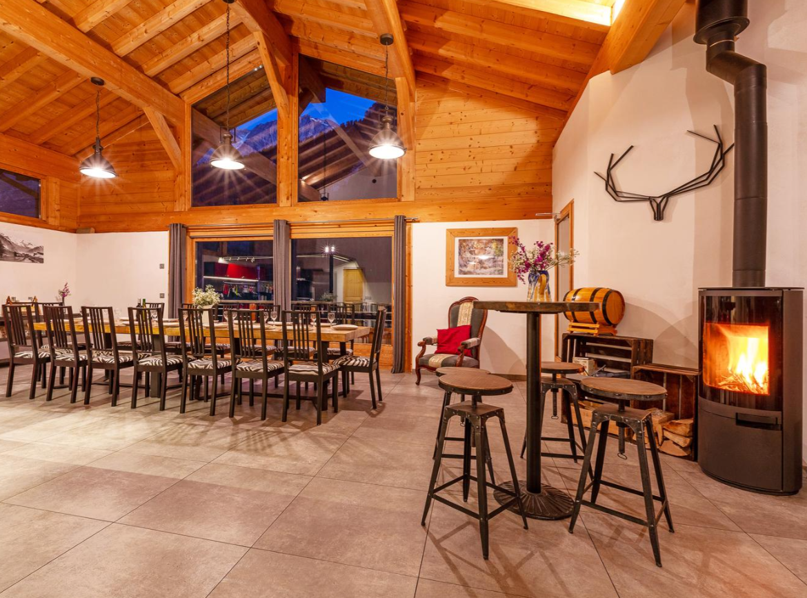 Chalet Cairn slide 3