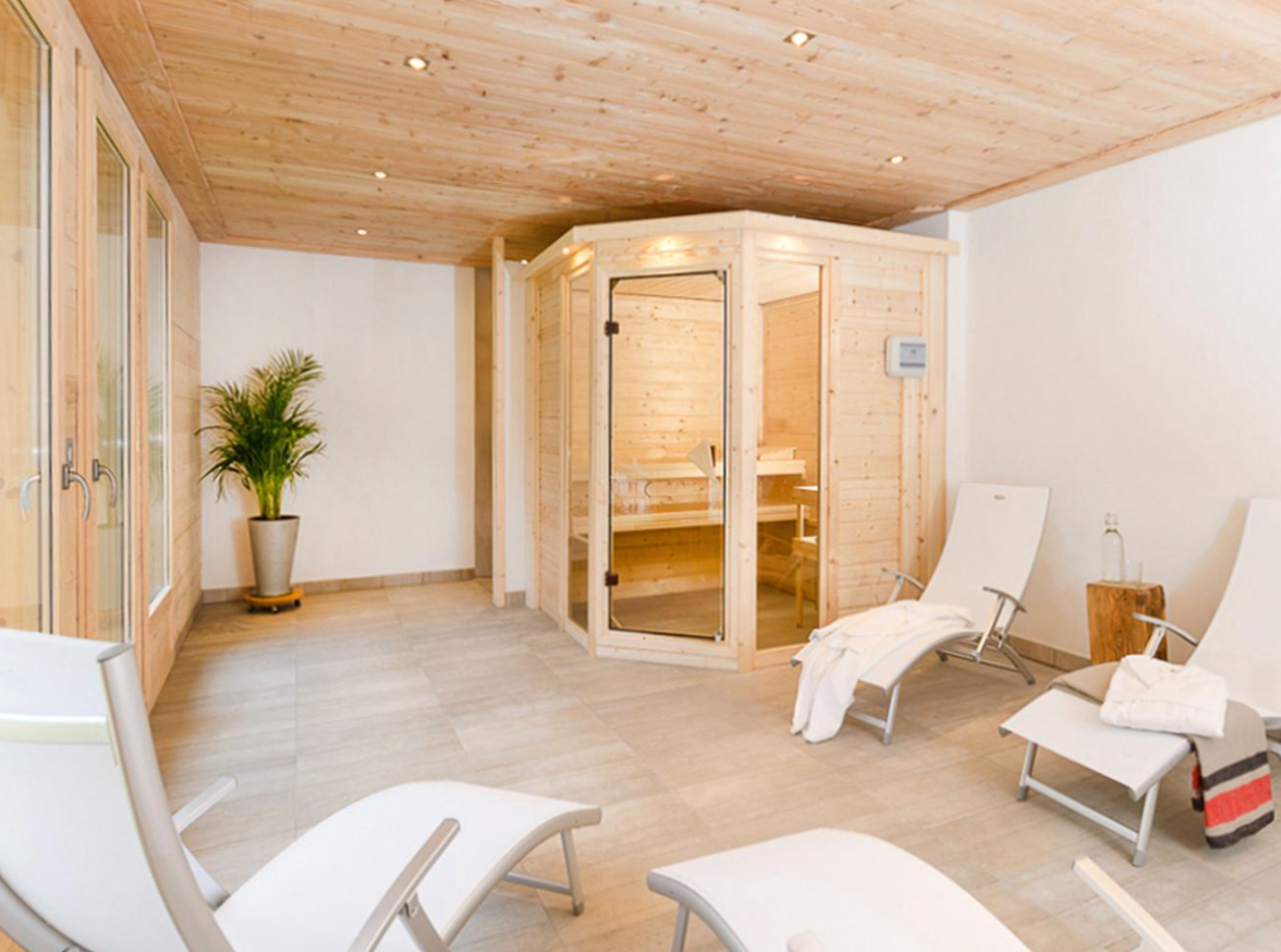 Chalet Cairn slide 4