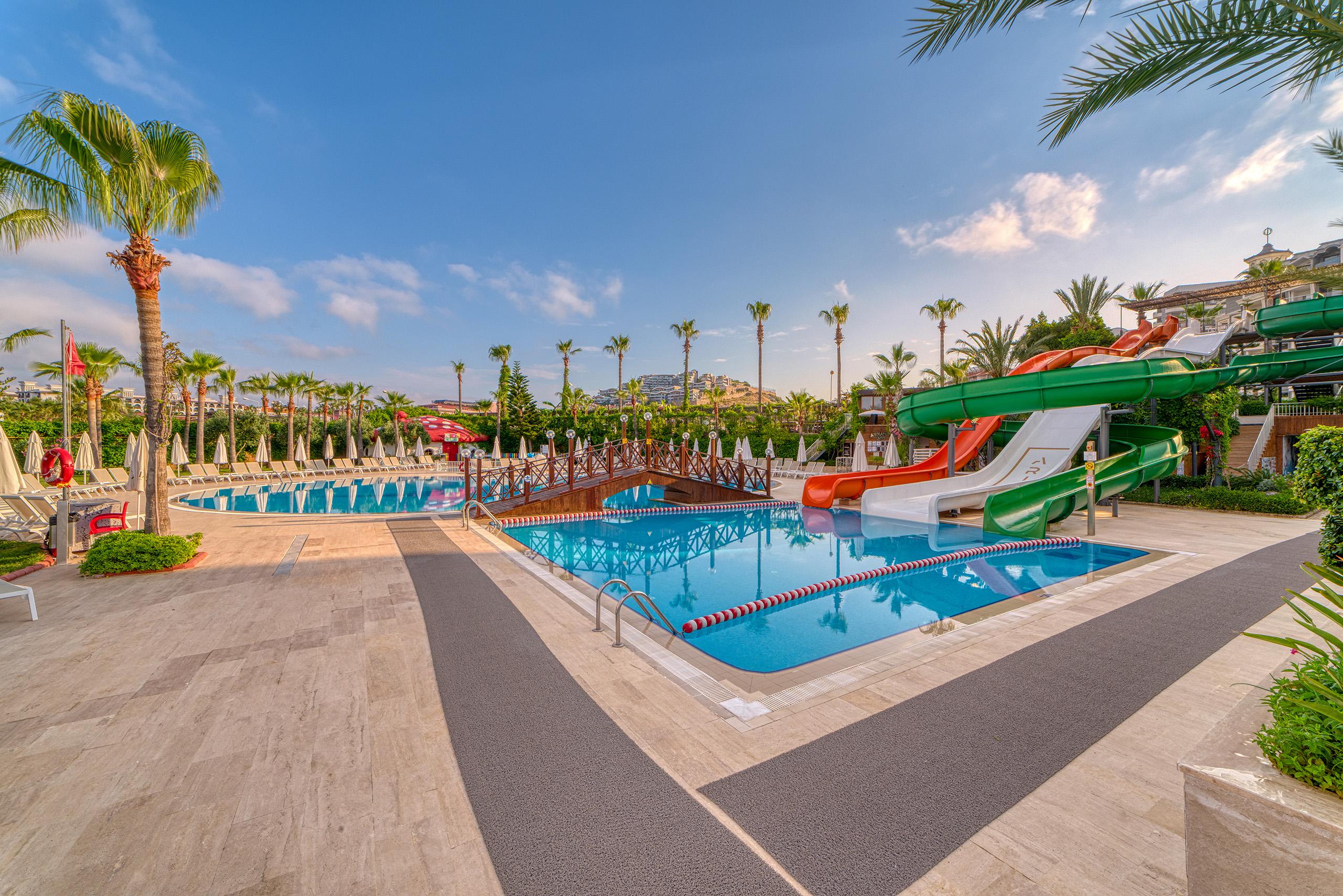 Hotel Aria Resort slide 2