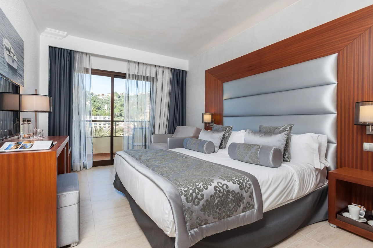 Hotel Zafiro Rey don Jaime slide 3