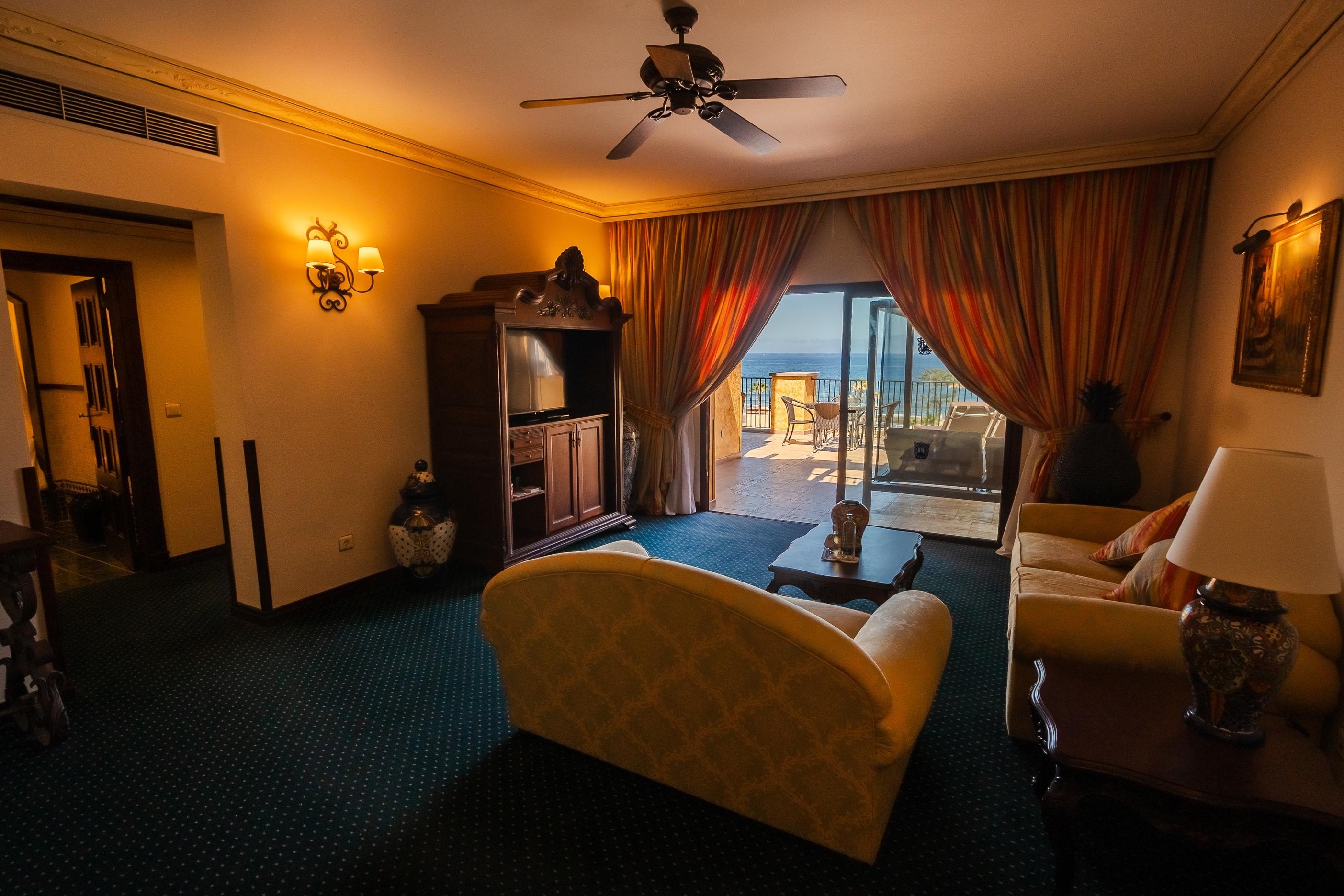 Hotel Villa Cortes slide 3