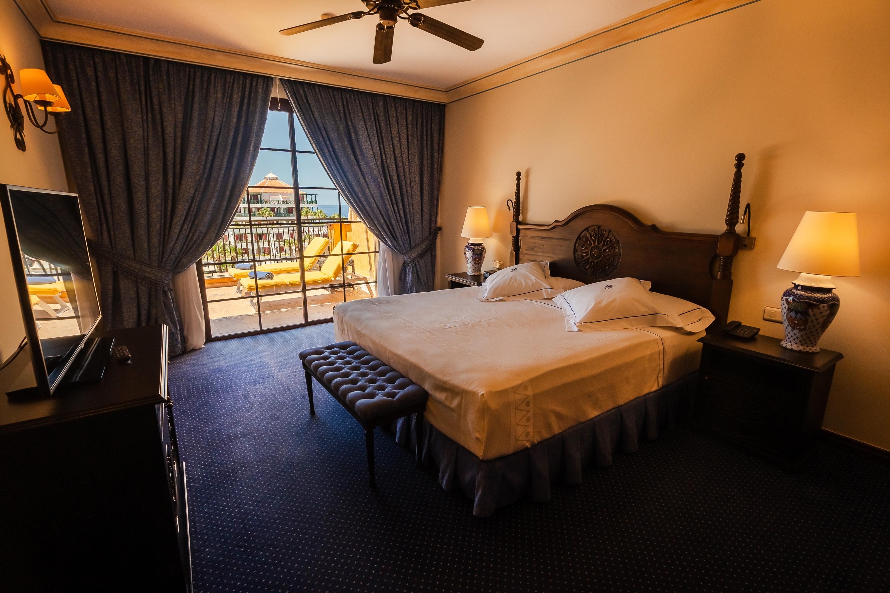 Hotel Villa Cortes slide 4