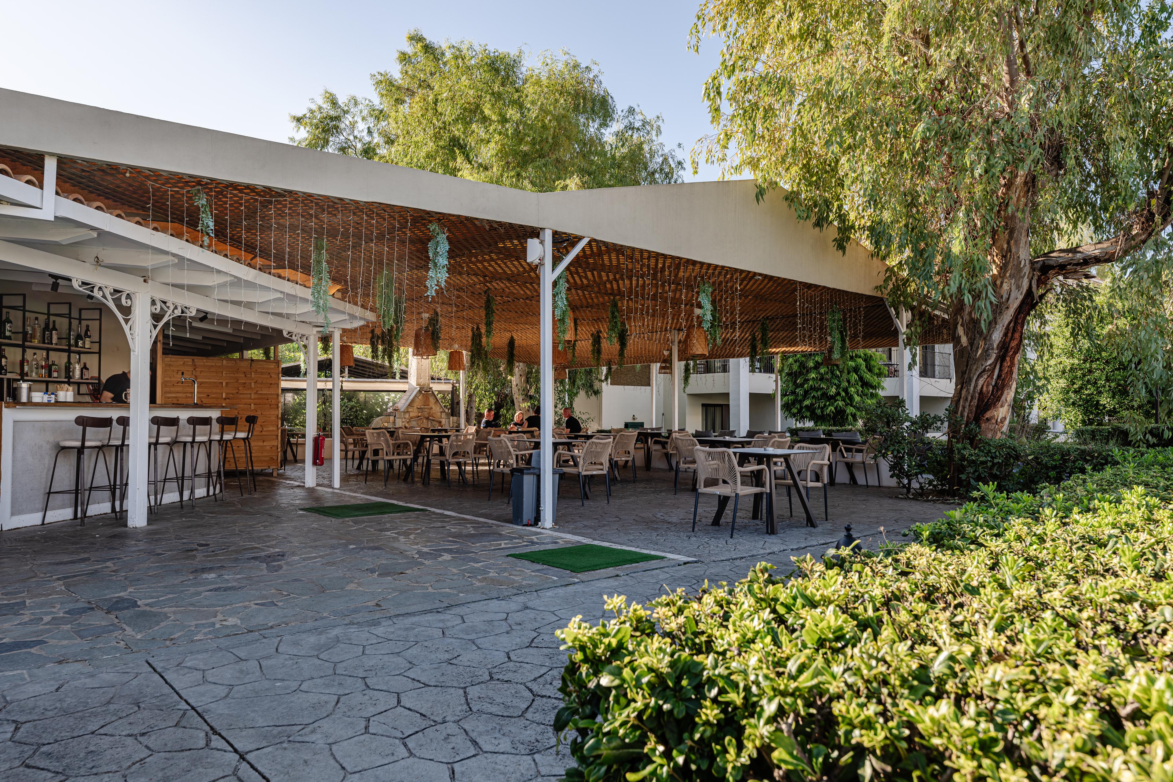 Hotel Amaryllis slide 3