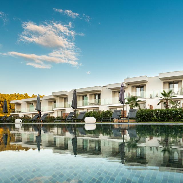 Oikos Sani Suites