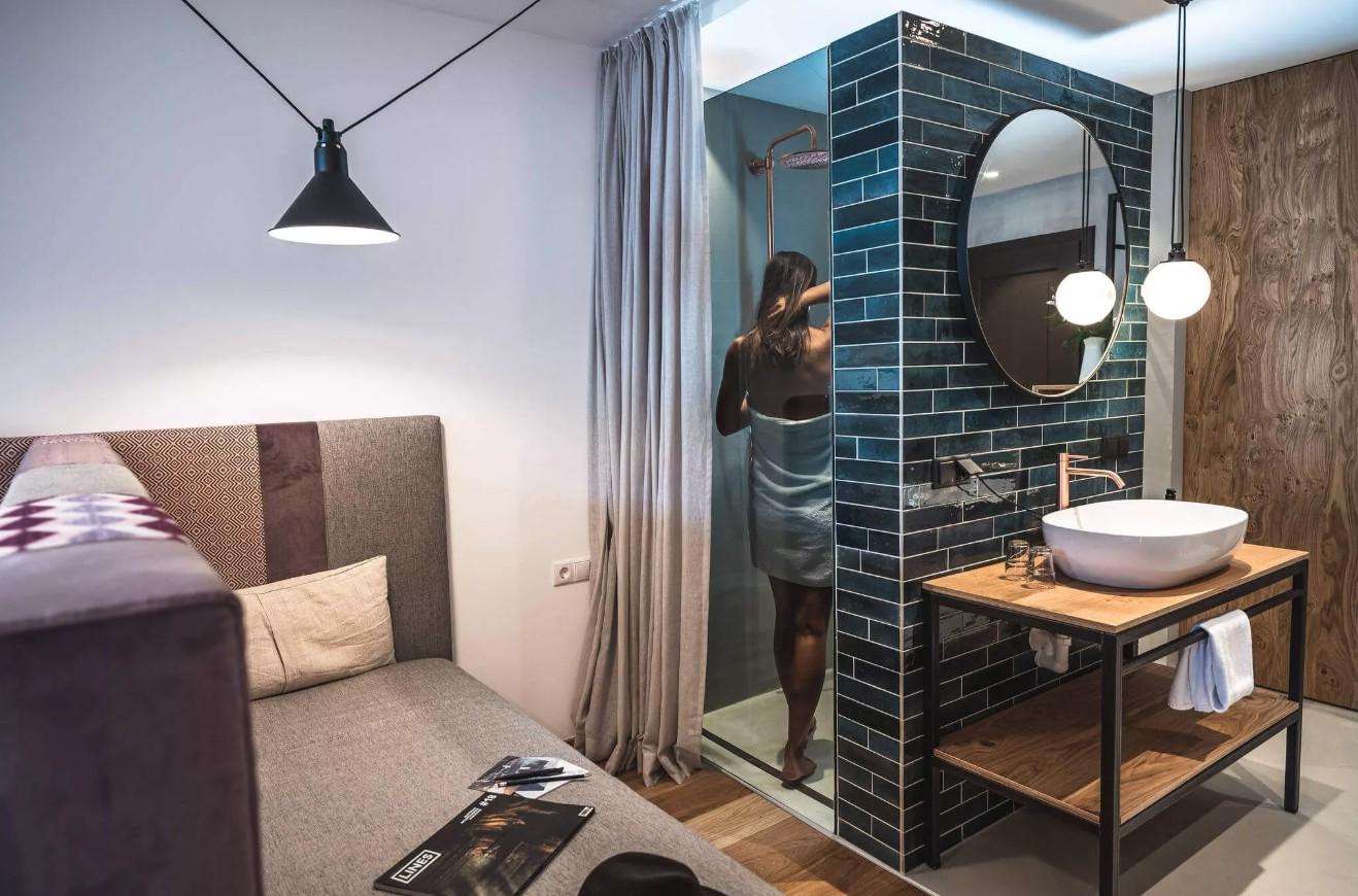 Das Falkenstein slide 3